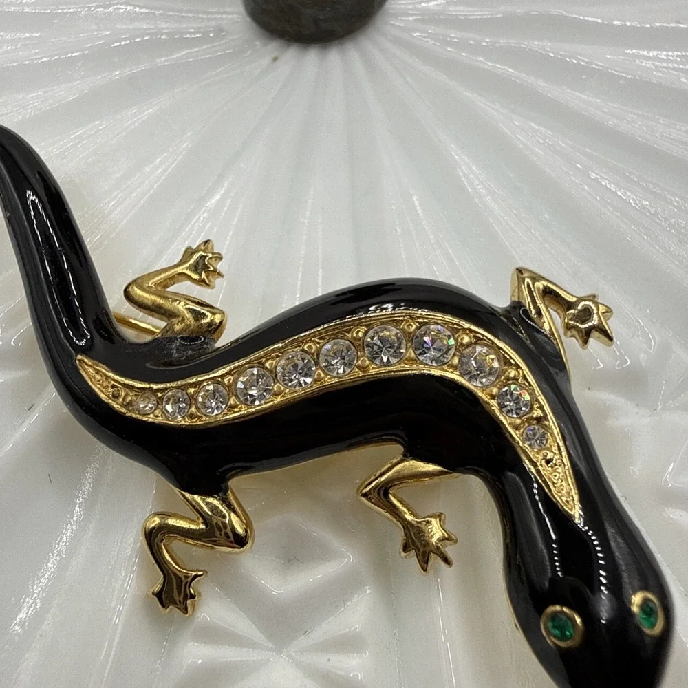 Vintage Brooch Gold Tone & Black Enamel LIZARD Rhinestones Green‎ Eyes Glam Pin